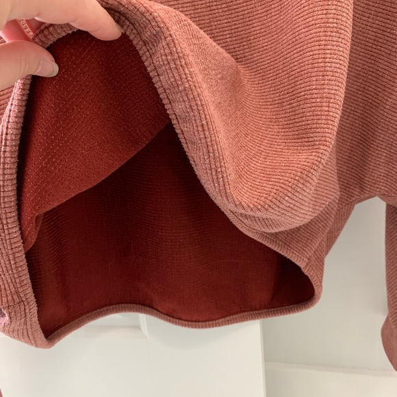 Dynamite tong sleeve crop top - Picture 2 of 6